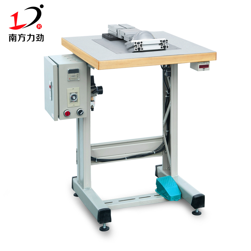 超聲波杯型口罩鼻線(xiàn)貼合機(jī)NK-CMM05